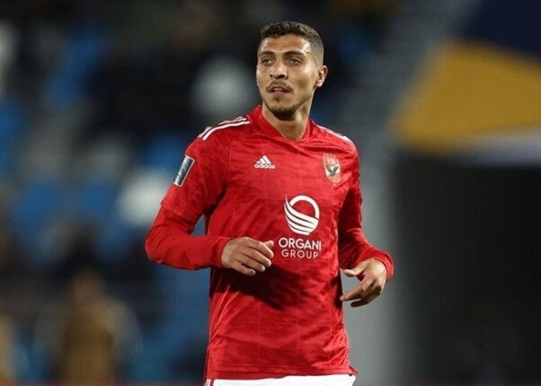 محمد شريف يتألق مجددًا ويهدي الأهلي الهدف الثاني ضد الملعب التونسي