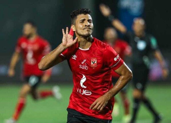 محمد شريف يوقع مع الأهلي لعهد جديد يمتد لخمس سنوات