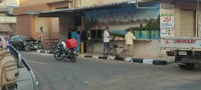 مدير تموين بورسعيد يشرف على توزيع الخبز والتموين بسلاسة