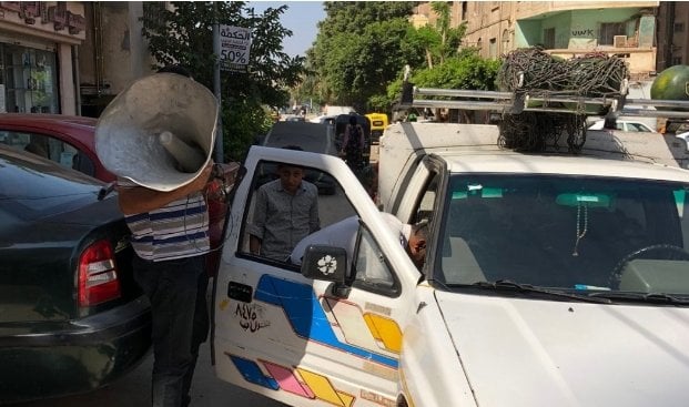 مصادرة ميكروفون بائع جائل خلال زيارة مفاجئة لمحافظ الدقهلية في طلخا