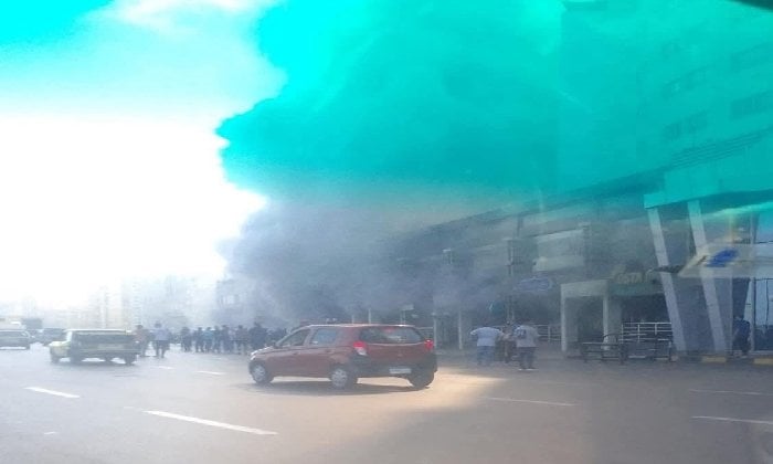 نيران مدمرّة تشتعل في محال تجارية تحت فندق المحروسة بالإسكندرية