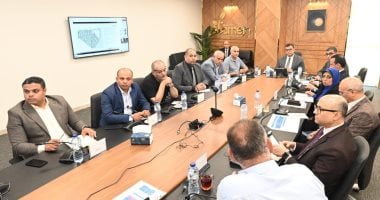 وزير الإسكان والمرافق يعقد اجتماعاً لمتابعة انطلاقة المشروعات السكنية بالمدن الجديدة