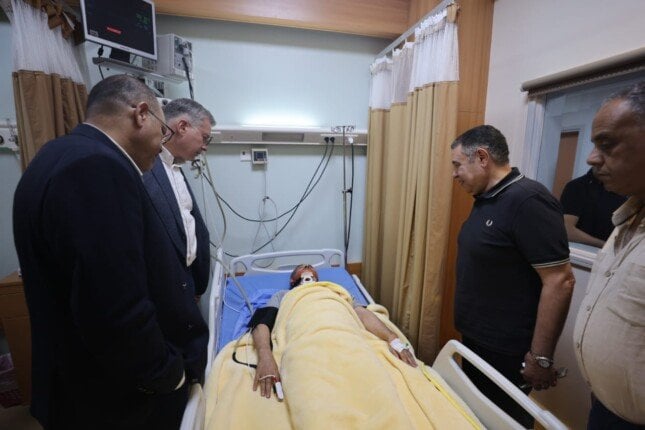 وزيرا البترول والعمل يزوران الناجين من حادث بارج خليج السويس للاطمئنان عليهم