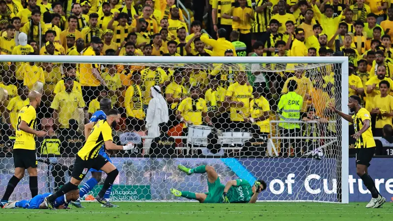 «مباراة تجمع العميد بالفتح في دوري روشن السعودي» موعد اللقاء والقنوات الناقلة لموسم 2025-2026