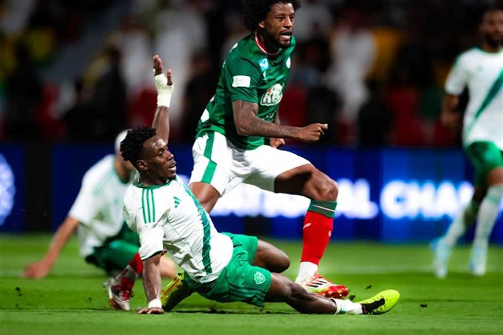 «مباراة مثيرة بين الأهلي السعودي وناساف كارشي تنتهي بالتعادل 2-2 في دوري أبطال آسيا»
