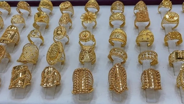 «مفاجآت مذهلة في أسعار الجنيه الذهب» الجنيه الذهب يرتفع إلى 700 جنيه وعيار 21 يسجل أرقاماً جديدة