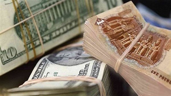 «انتعاش الأموال الساخنة يدفع الدولار للهبوط ويعزز قوة الجنيه بقيمة 710 ملايين دولار»