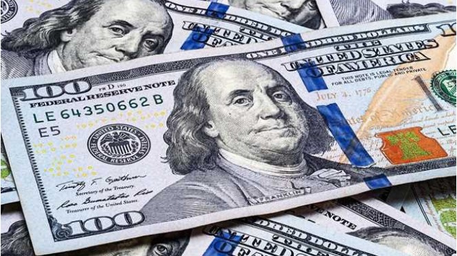 «استقرار سعر الدولار في ختام تعاملات الأحد»