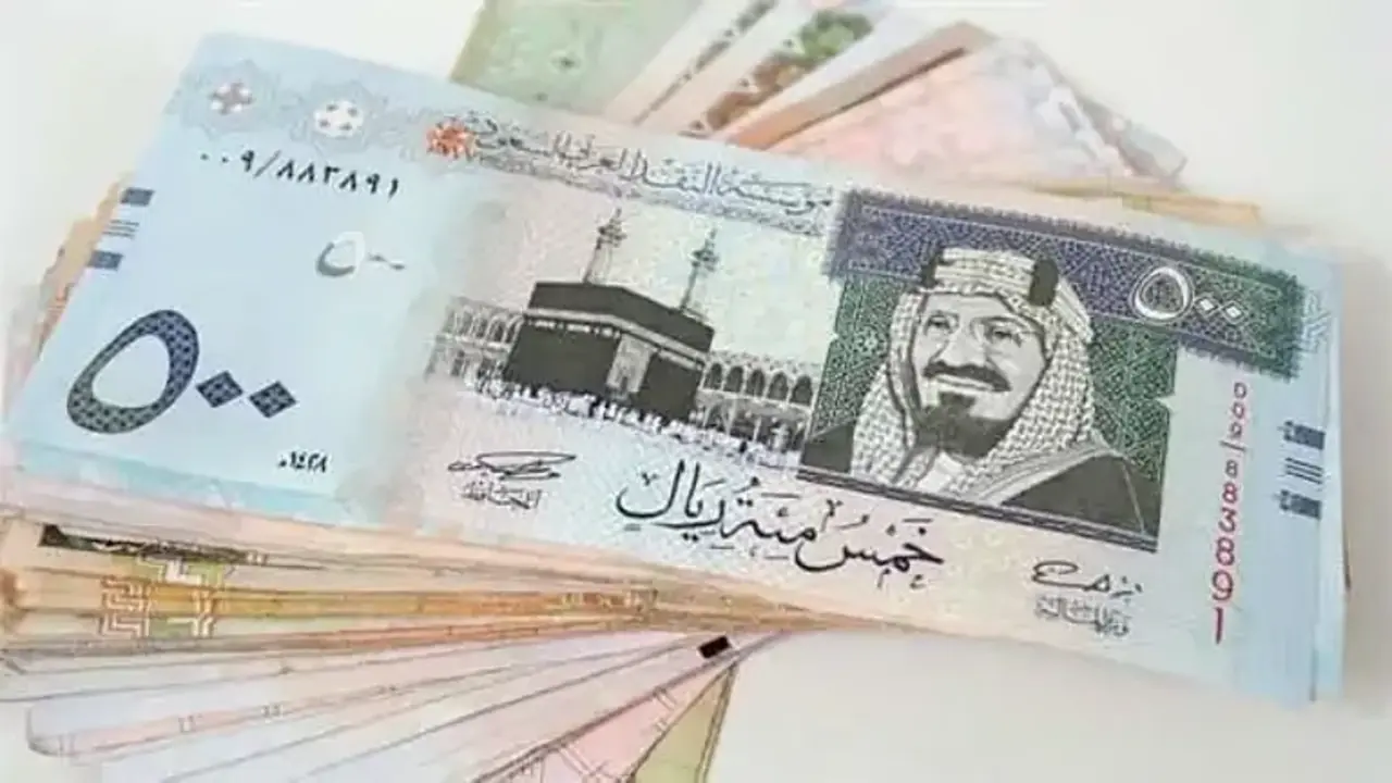 تأرجح العملات .. بكم سعر الريال السعودي اليوم مقابل الجنيه المصري والعملات العربية والخليجية 14-3-1447 هـ